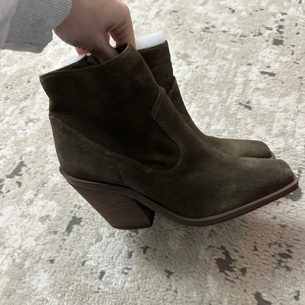Vince Camuto vince camuto